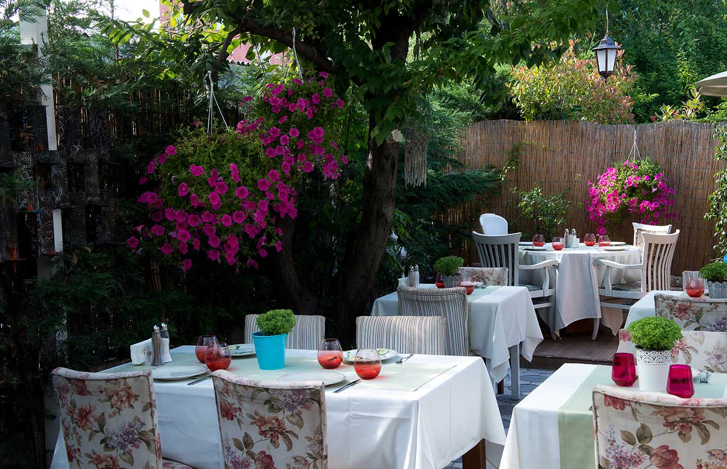 To εστιατόριο της Μαρίας Εκμετσίογλου.