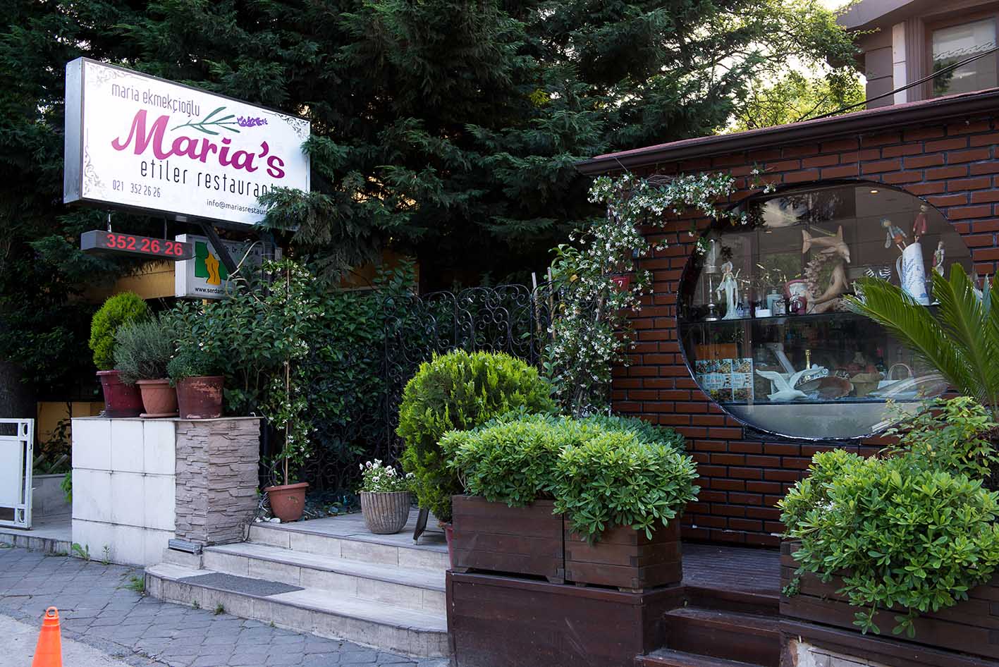 To εστιατόριο της Μαρίας Εκμετσίογλου.