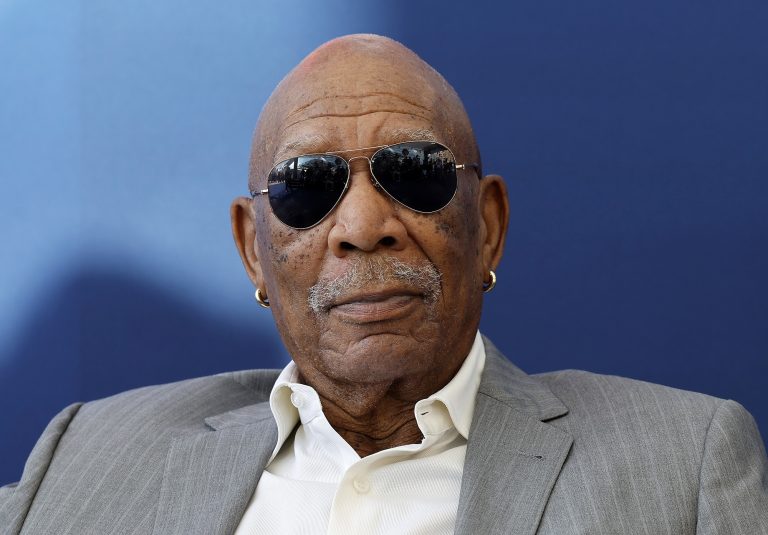 O Morgan Freeman ποζάρει για την τηλεοπτική σειρά "The Gray House" στο 63ο Τηλεοπτικό Φεστιβάλ του Μόντε Κάρλο, στις 15 Ιουνίου 2024