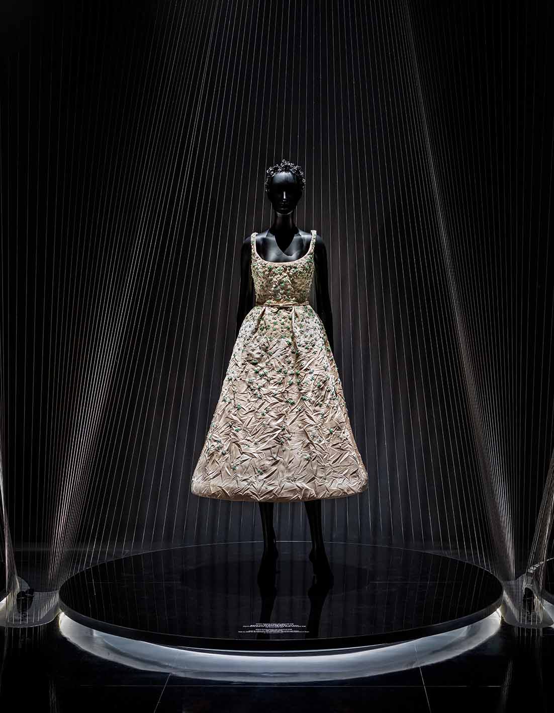 Φόρεμα Christian Dior στην έκθεση της Σεούλ