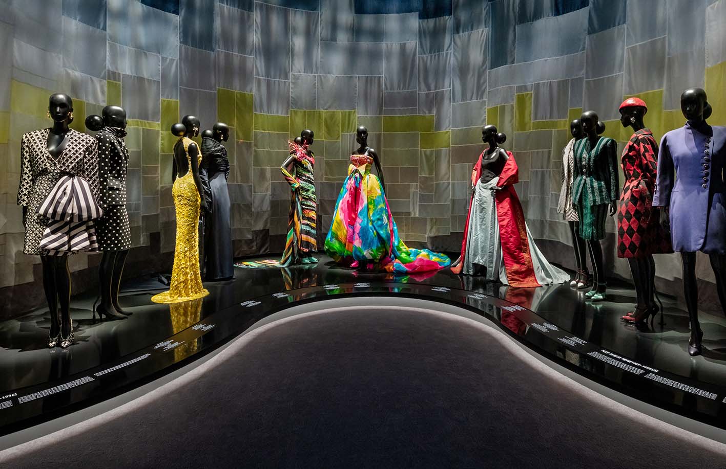 Τουαλέτες του οίκου Dior στην έκθεση στη Σεούλ