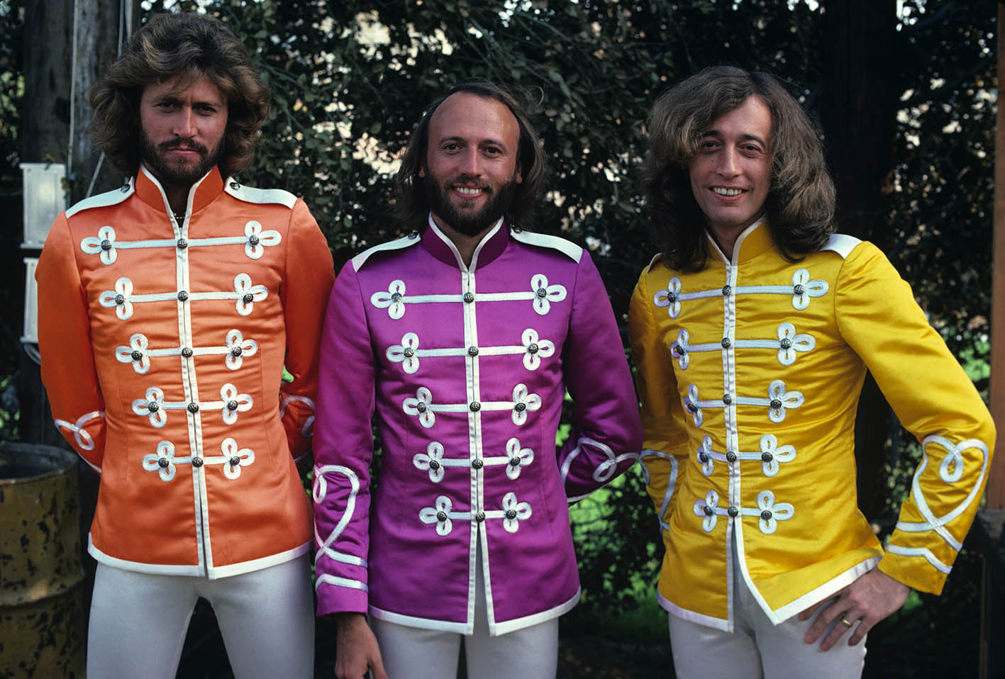 Οι Bee Gees σε φωτογραφία πορτρέτο.