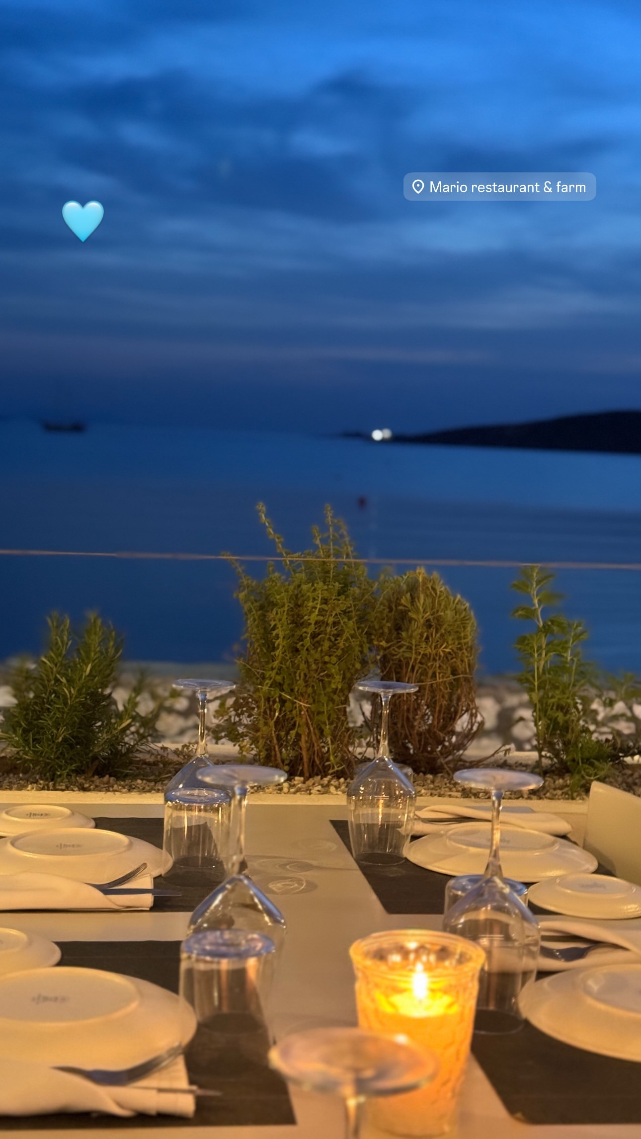 Δείπνο με θέα τη θάλασσα στην Πάρο