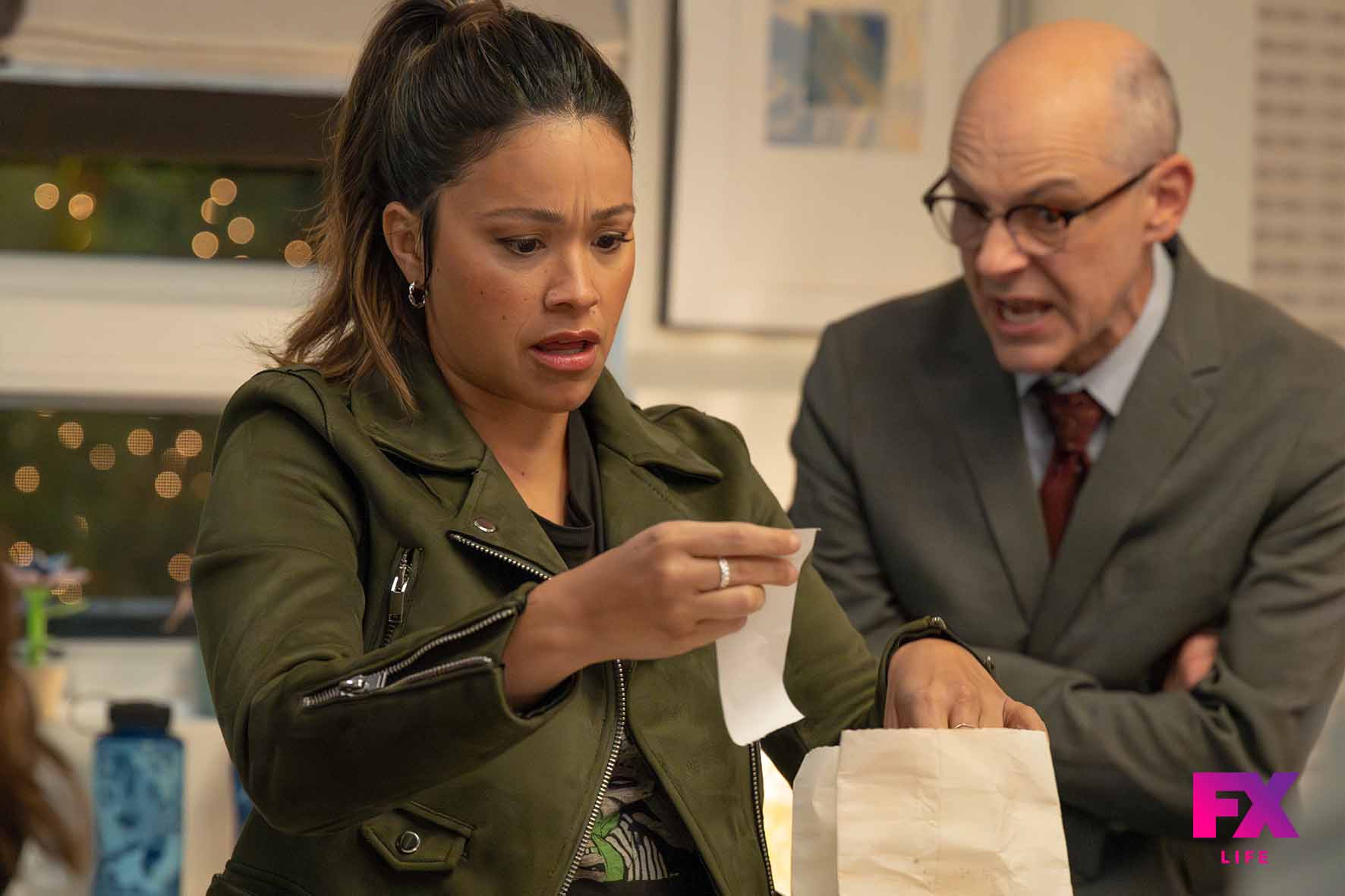 Σκηνή από τη σειρά του FX Not Dead Yet