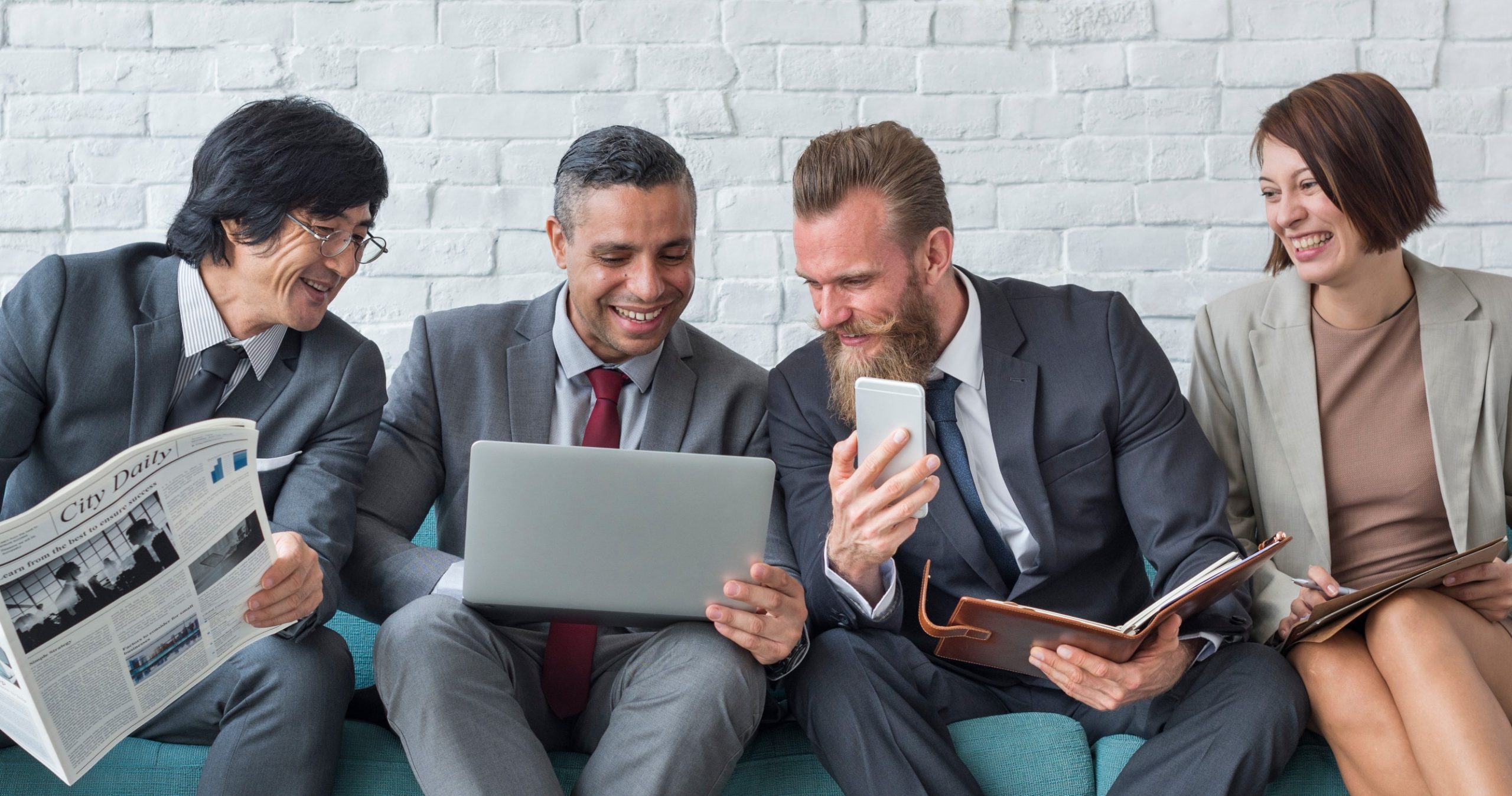 Συνάδελφοι στο γραφείο