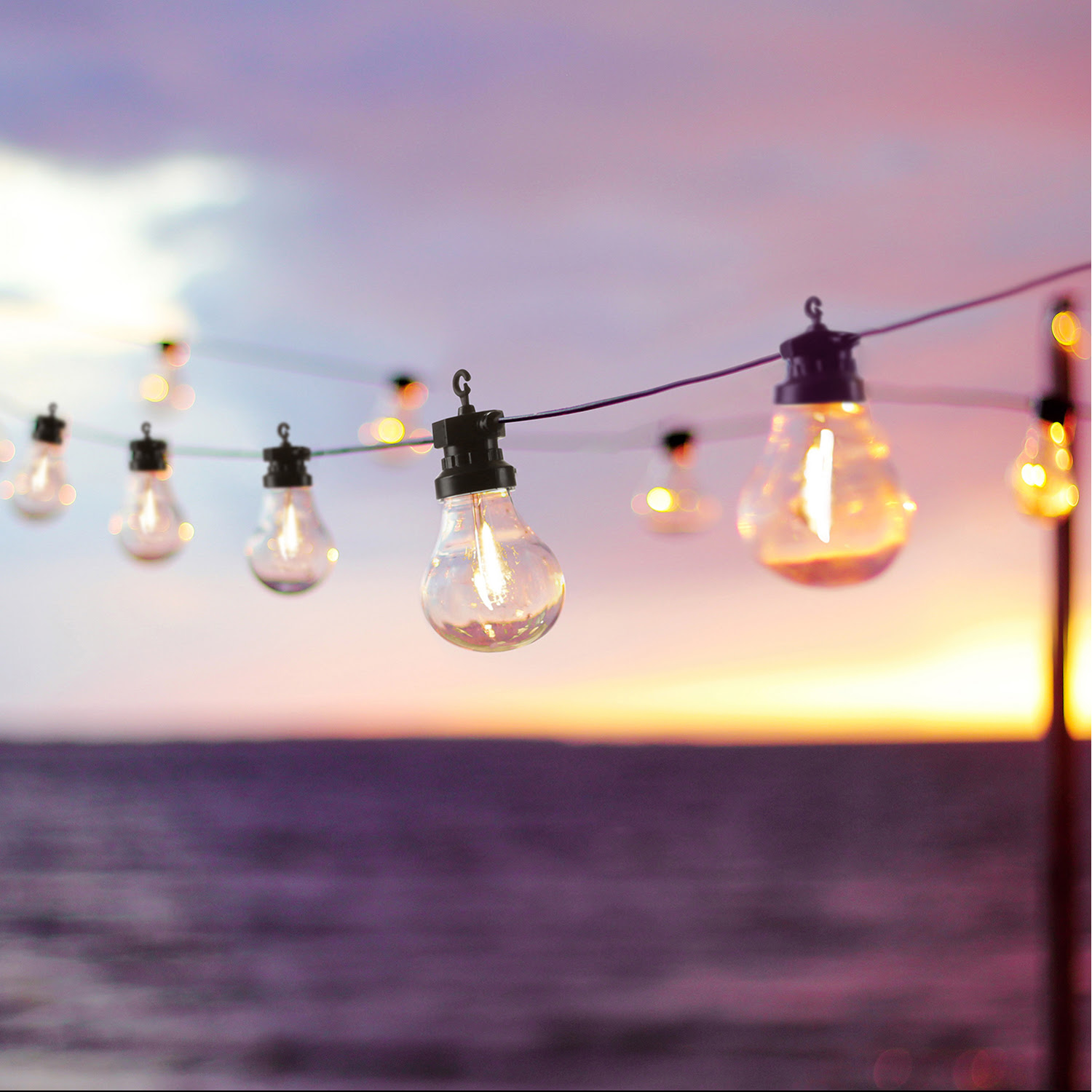 Φωτάκια εξωτερικού χώρου με 10 led λαμπτήρες λευκού φωτός.