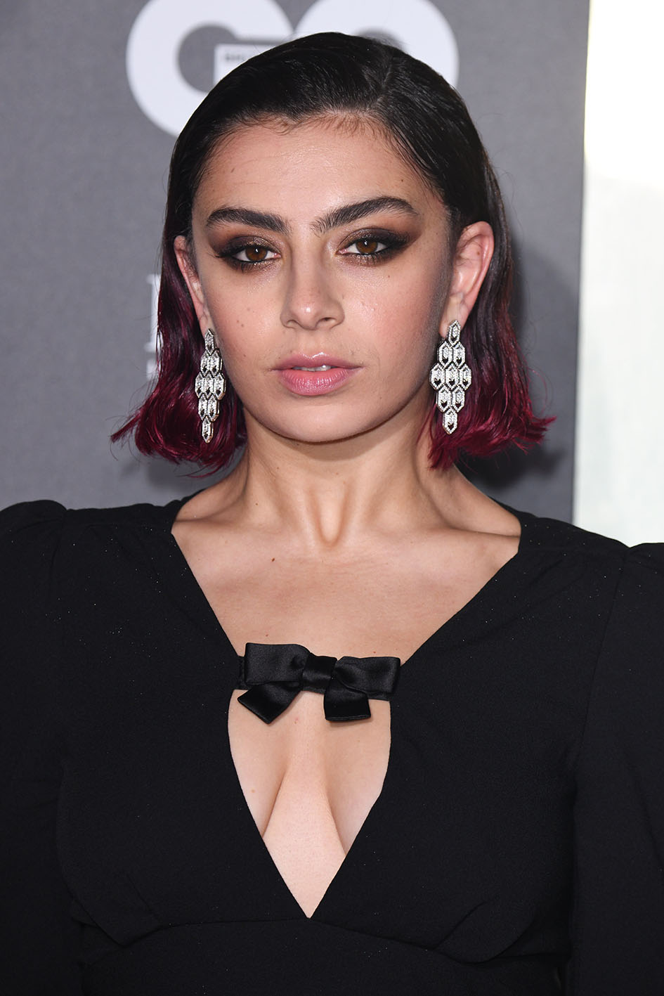 H Charlie XCX στα βραβεία GQ Men of the Year 2019 σε συνεργασία με τον Hugo Boss στην Tate Modern του Λονδίνου.