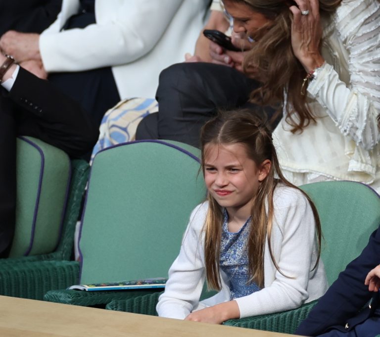 Η πριγκίπισσα Charlotte παρακολουθεί τον τελικό των ανδρών στο Wimbledon, 16 Ιουλίου 2023
