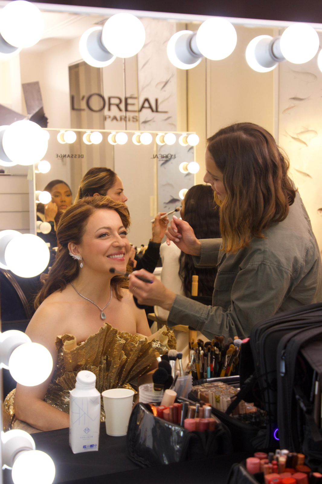 H πρέσβειρα της Ειρήνης Guila Clara Kessous ετοιμάζεται για το κόκκινο χαλί στις Κάννες.