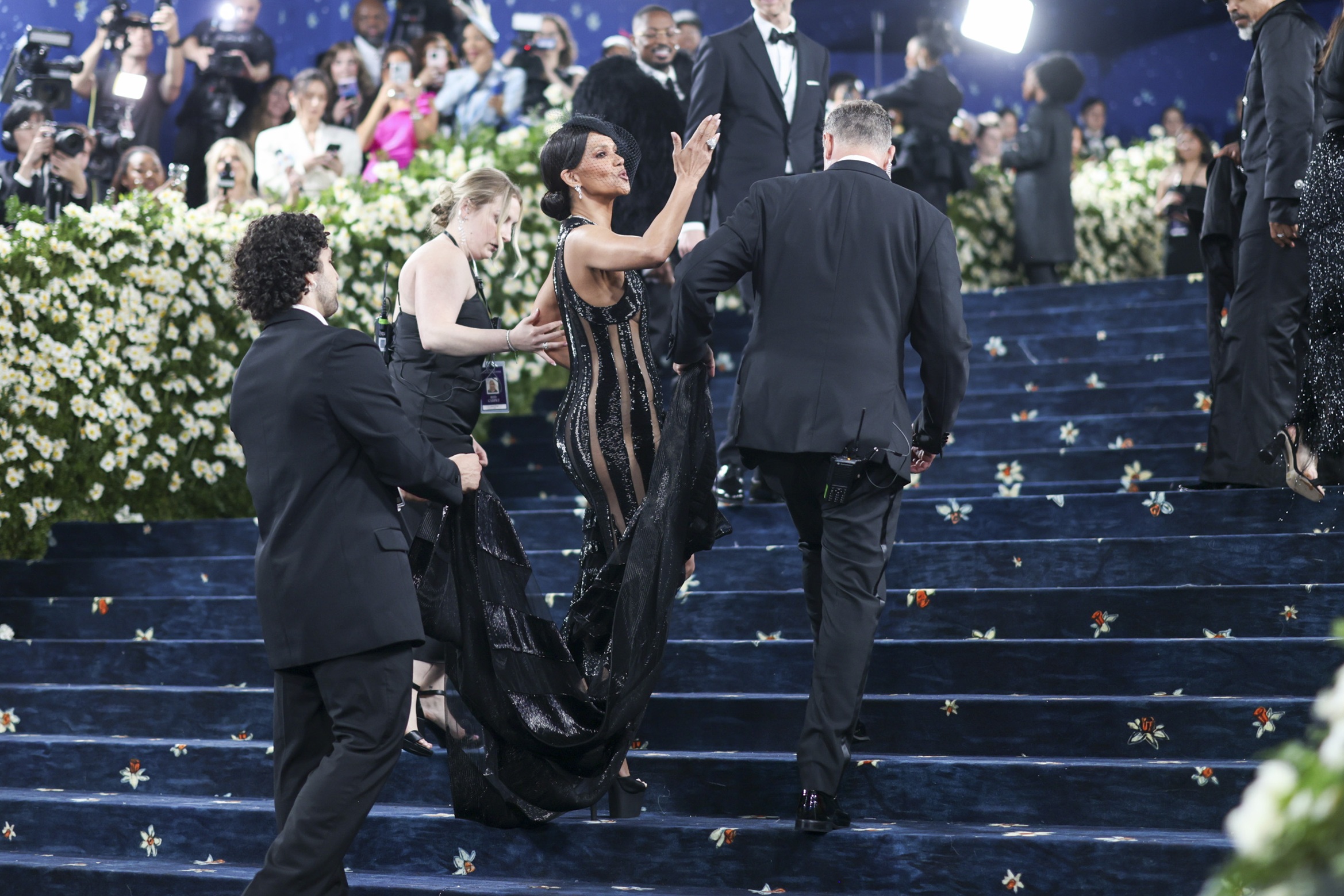 H Halle Berry στο κόκκινο χαλί του Met Gala, στις 5 Μαΐου 2025