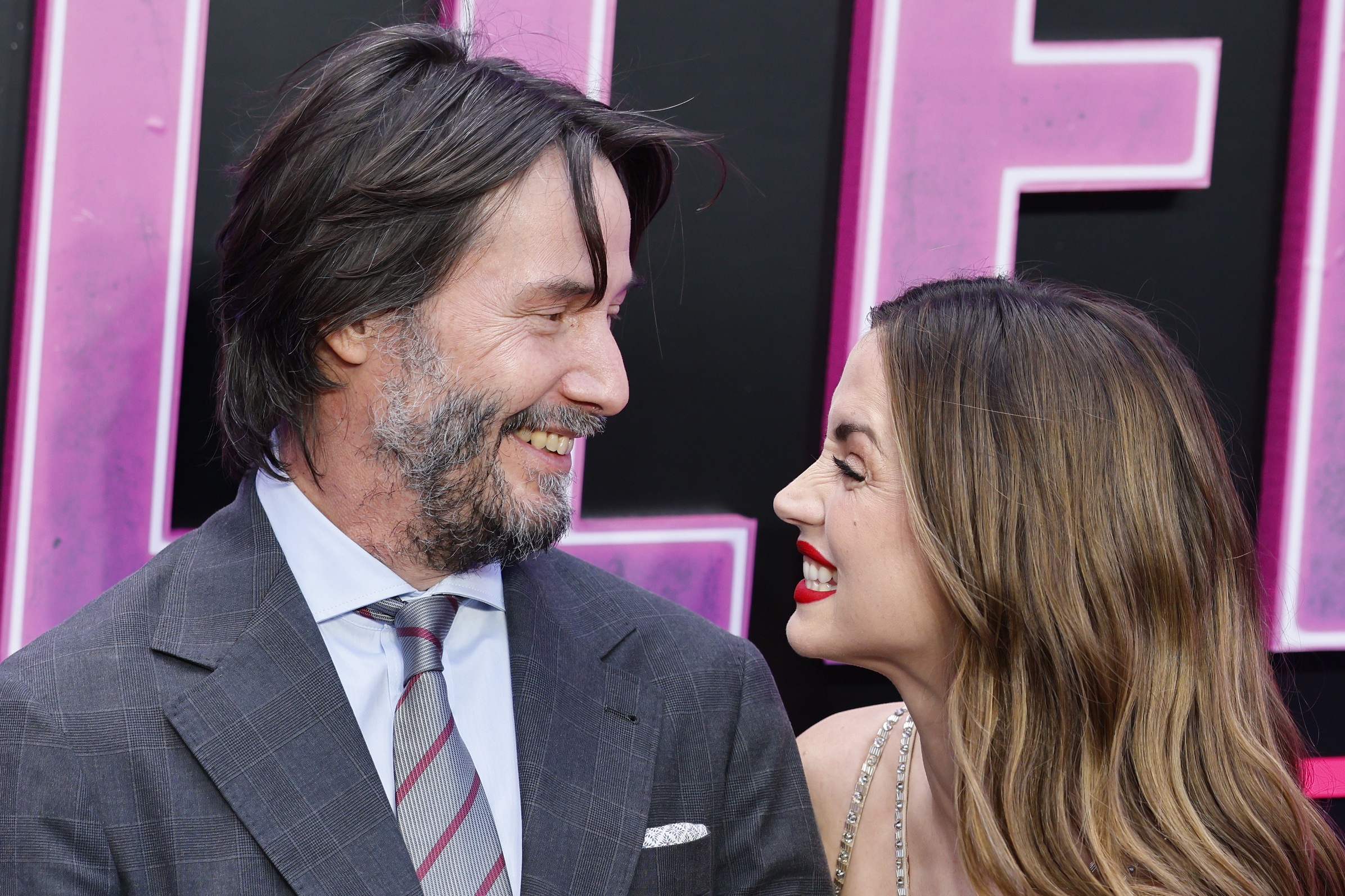 O Keanu Reeves και η Ana de Armas ποζάρουν στην παγκόσμια πρεμιέρα του "Ballerina", το spin-off του John Wick, στο Cineworld Leicester Square στο Λονδίνο, 22 Μαΐου 2025