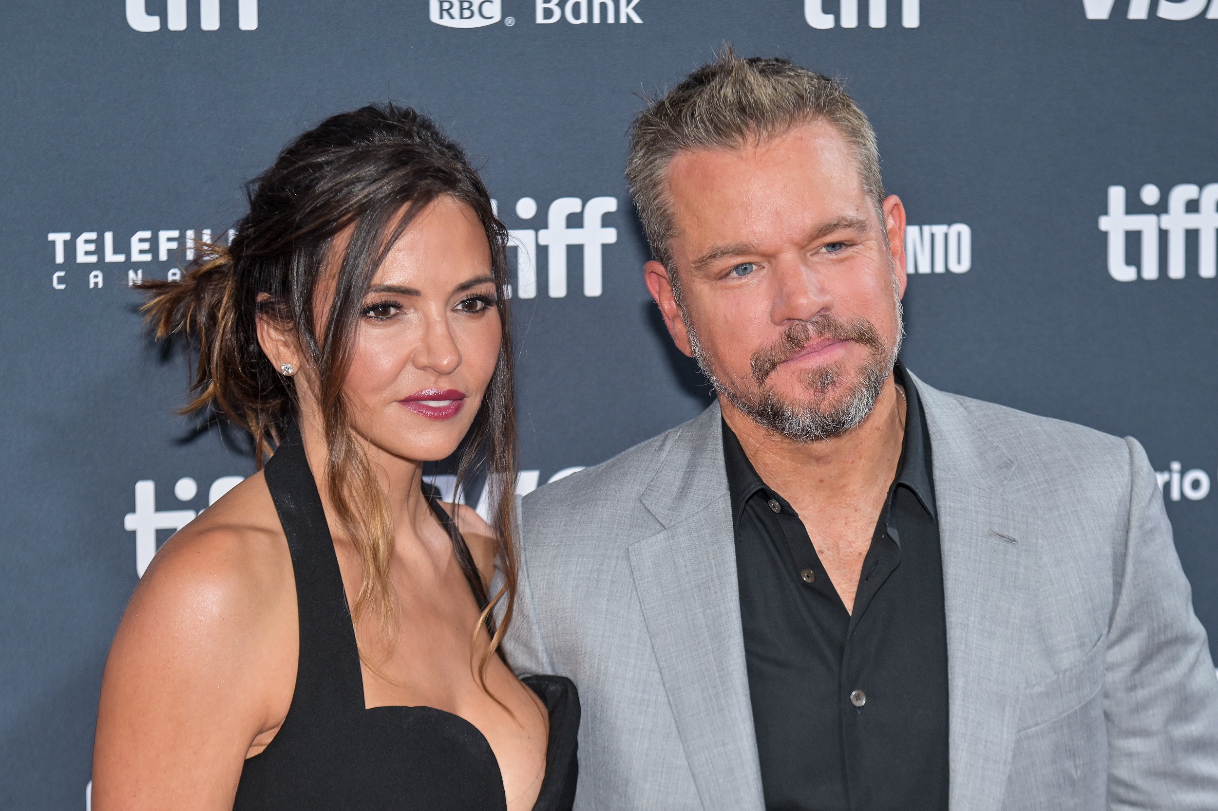 O Matt Damon και η σύζυγός του, Luciana Damon, φθάνουν για την προβολή του "Unstoppable" στη διάρκεια του 49ου Διεθνούς Φεστιβάλ Κινηματογράφου του Τορόντο (TIFF), στις 6 Σεπτεμβρίου 2024