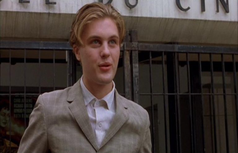 O Michael Pitt σε σκηνή από την ταινία Οι ονειροπόλοι