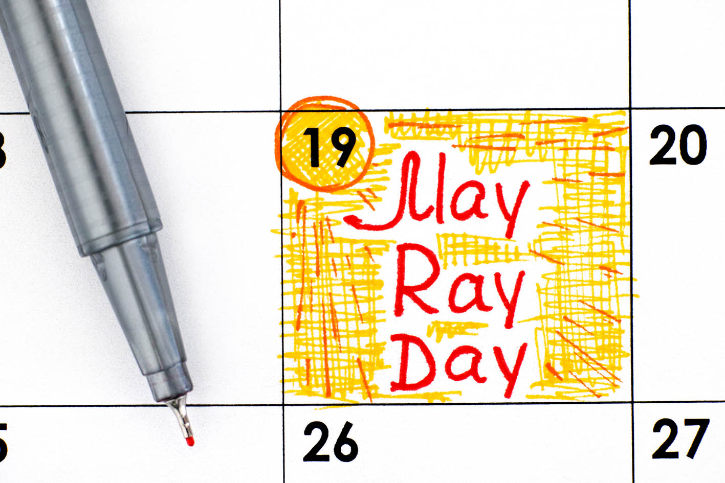 Μια ημέρα που ενθαρρύνει τους ανθρώπους να βγουν έξω και να απολαύσουν τις ζεστές ακτίνες του Μαγιάτικου ήλιου