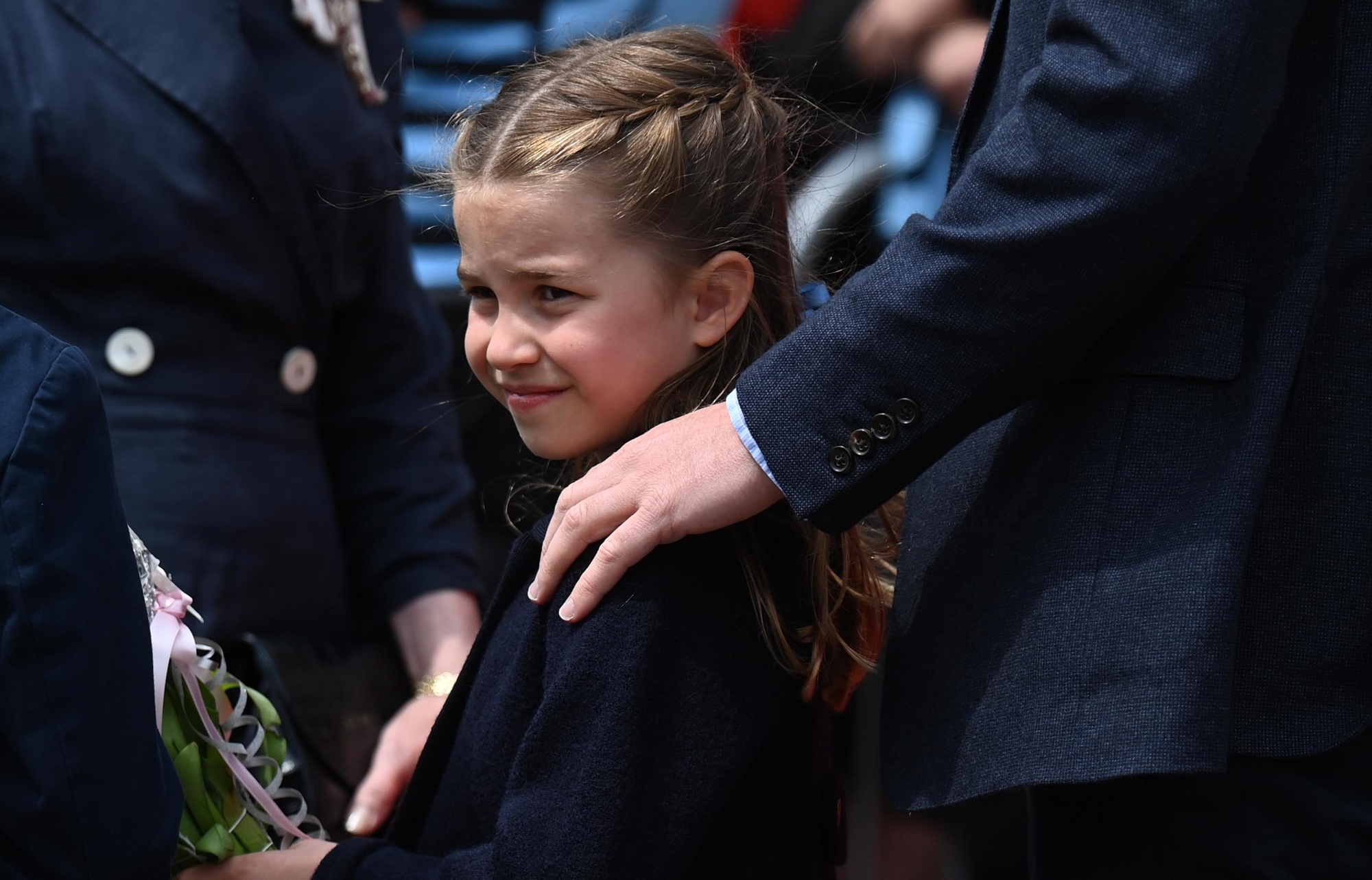 H πριγκίπισσα Charlotte αποχωρεί από το Κάστρο του Κάρντιφ με τους γονείς της έπειτα από μια επίσκεψη στο πλαίσιο των εορτασμών για το Πλατινένιο Ιωβηλαίο της βασίλισσας Ελισάβετ, στις 4 Ιουνίου 2022
