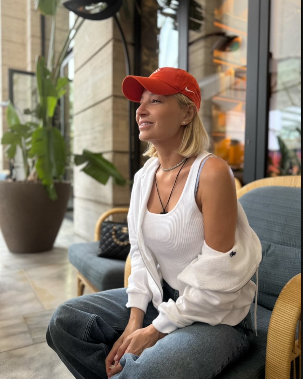 Η Φαίη Σκορδά με καπέλο στη Ρώμη