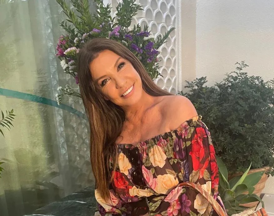 Η Βάνα Μπάρμπα με floral