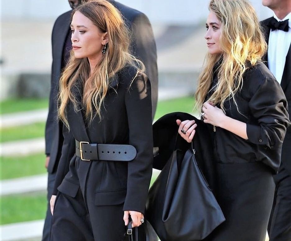 Τα boho κυματιστά μαλλιά των διδύμων Olsen