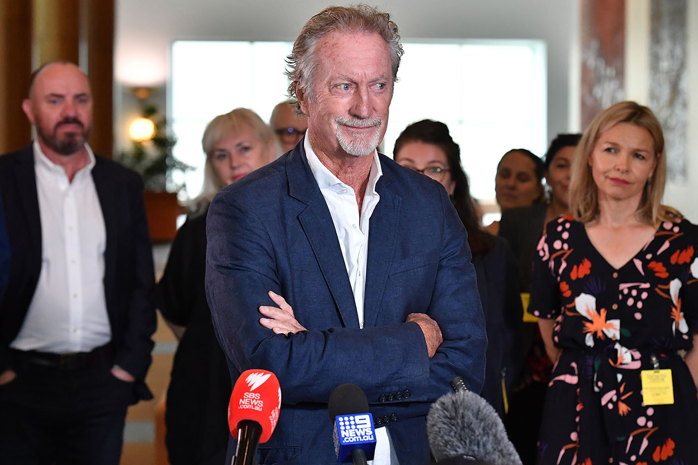 Ο Aυστραλός ηθοποιός Bryan Brown σε συνέντευξη Τύπου στο Κοινοβούλιο στις 16 Μαρτίου 2021 στην Καμπέρα της Αυστραλίας. Αυστραλοί ηθοποιοί εμφανίστηκαν στο πλαίσιο της καμπάνιας Make it Australian για να πείσουν το κοινοβούλιο να εισαγάγει τοπικές απαιτήσεις περιεχομένου για τις αναπτυσσόμενες πλατφόρμες ψηφιακής προβολής όπως το Netflix.