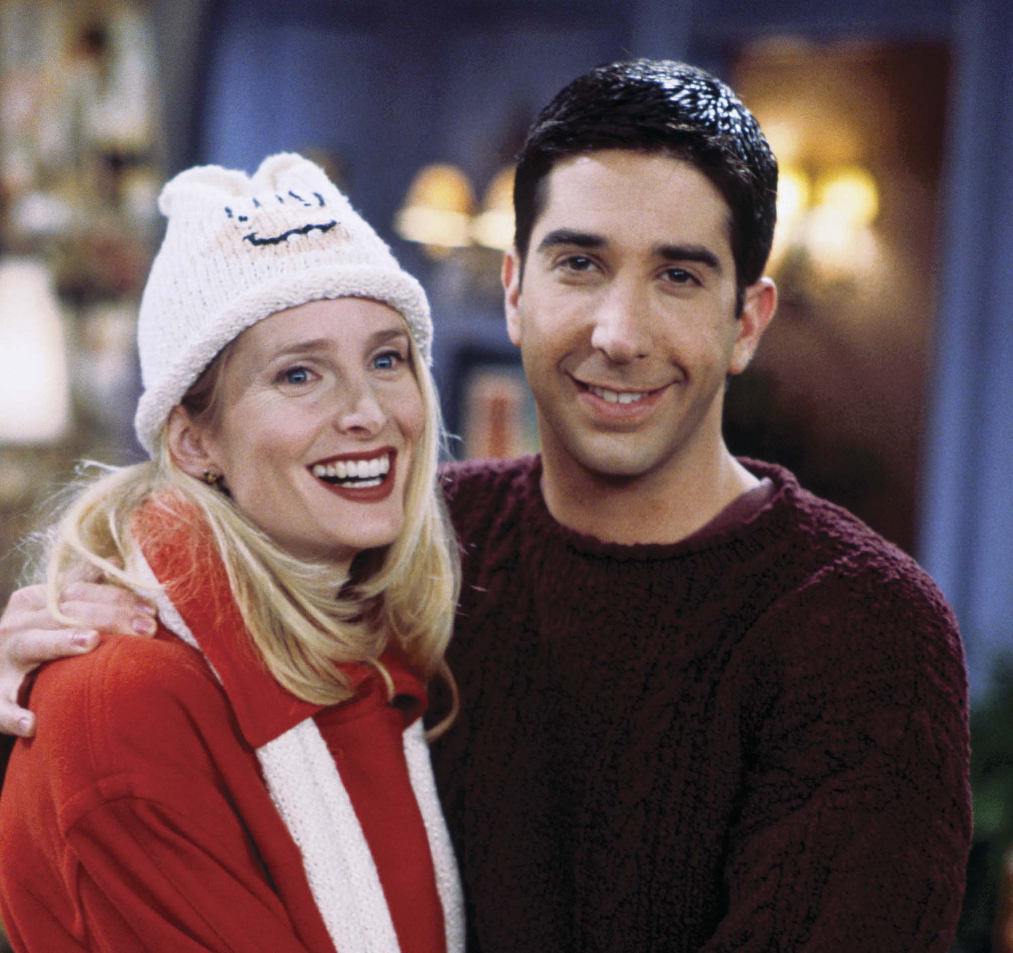 H Jane Sibbett ως Carol Willick-Bunch και ο David Schwimmer στον ρόλο του Ross Geller στο επεισόδιο της σειράς Friends "The One with the Lesbian Wedding".