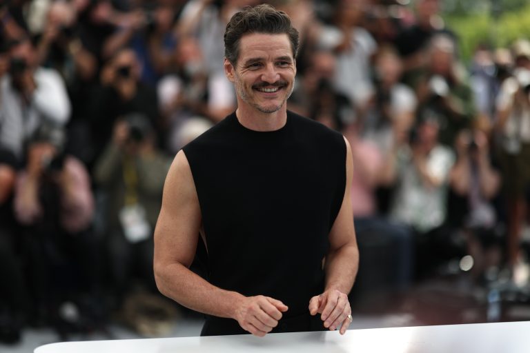 O Pedro Pascal στο photocall για την ταινία "Eddington" στη διάρκεια του 78ου Φεστιβάλ Καννών, 17 Μαΐου 2025