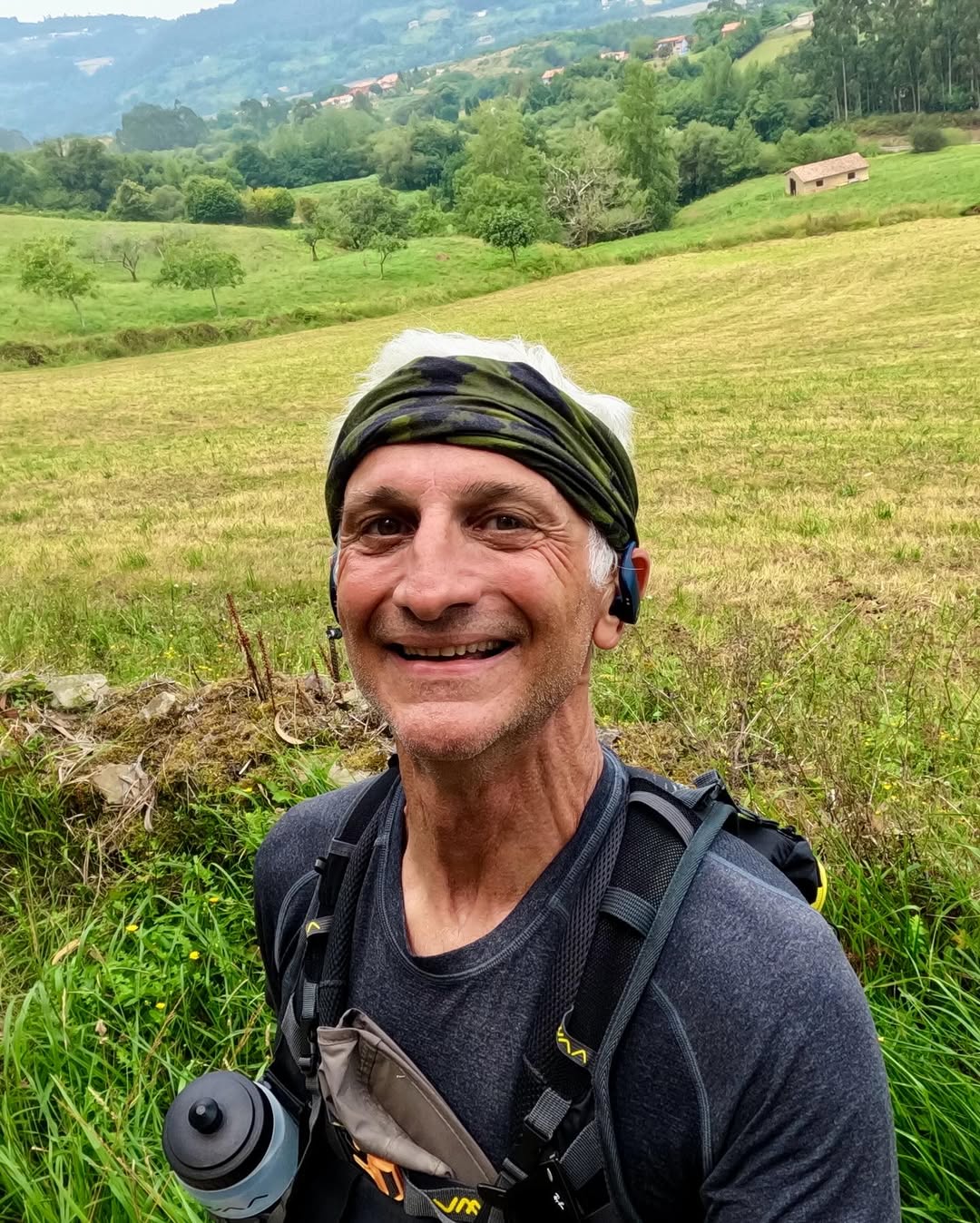 O Θέμος Σγούρας σε κάποιο από τα μέχρι σήμερα οδοιπορικά του ταξίδια για καλό σκοπό