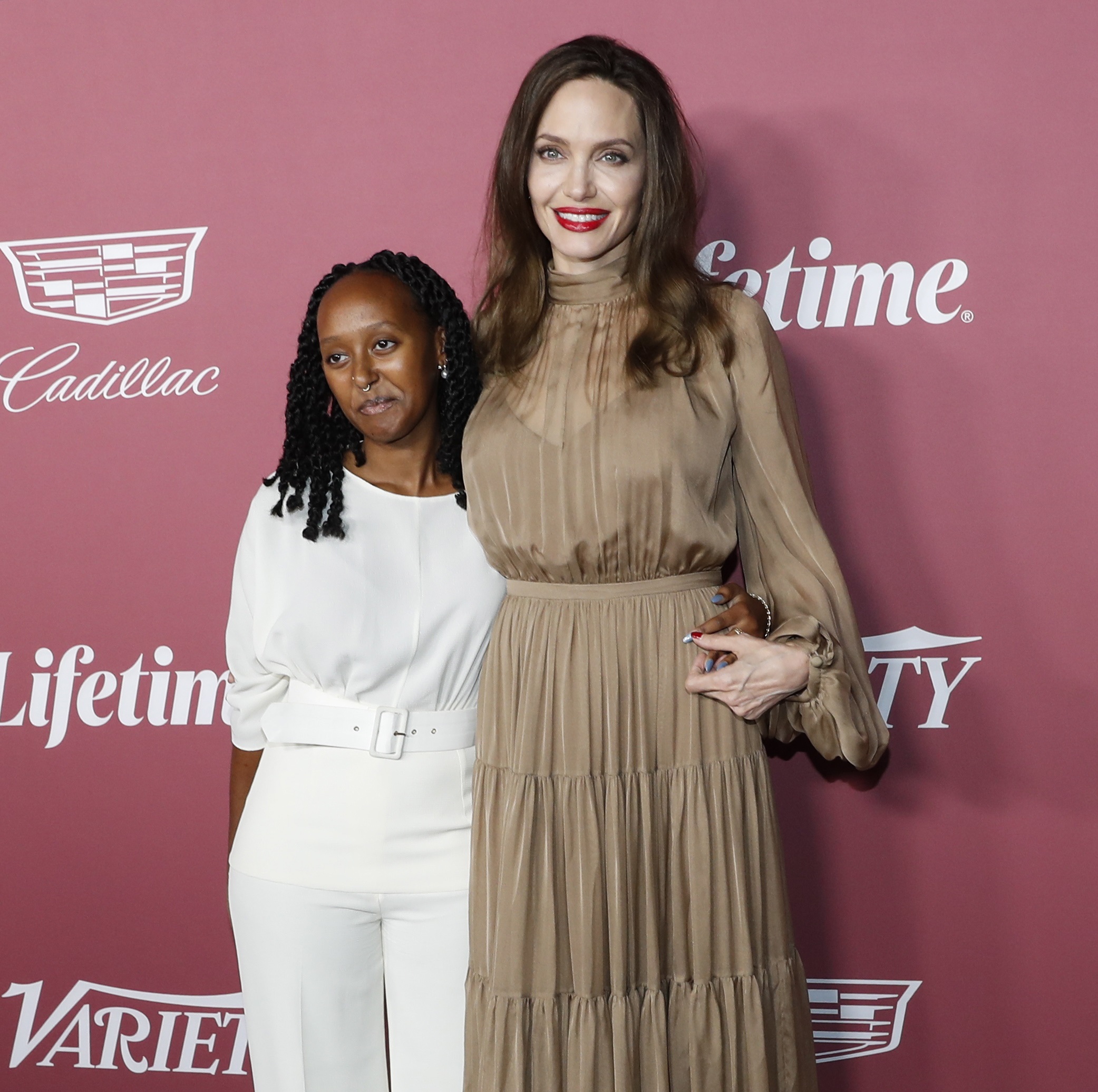 H Zahara Jolie-Pitt και η Angelina Jolie στην εκδήλωση του Variety, Power of Women, στο Wallis Annenberg Center στο Μπέβερλι Χιλς, 30 Σεπτεμβρίου 2021