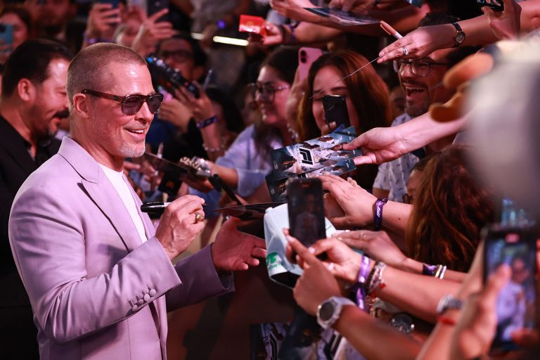 O Brad Pitt παρευρίσκεται στη φωτογράφιση για την ταινία «F1: The movie» στο Toreo Parque Central, στην Πόλη του Μεξικού. στις 9 Ιουνίου 2025.