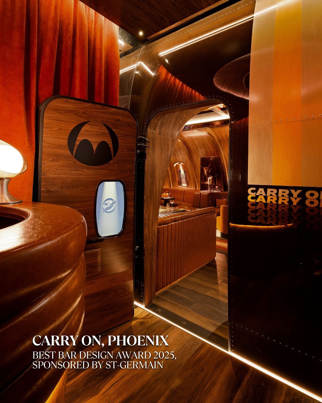 To εσωτερικό του μπαρ Carry On στην περιοχή Phoenix της Αμερικής