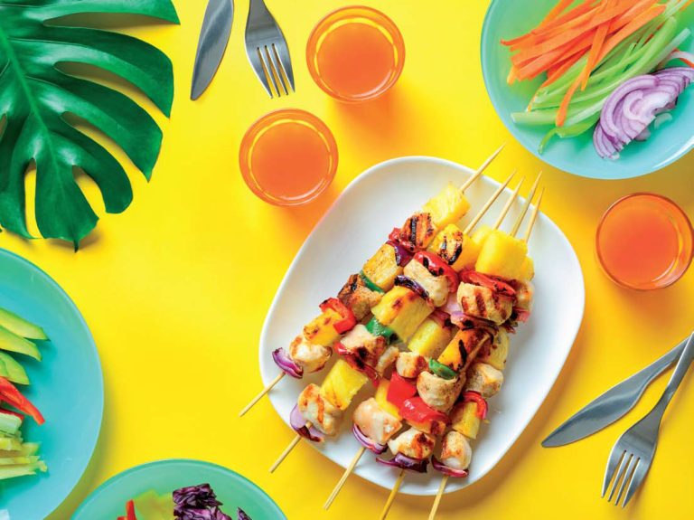 Κοτόπουλο με ανανά σουβλάκια