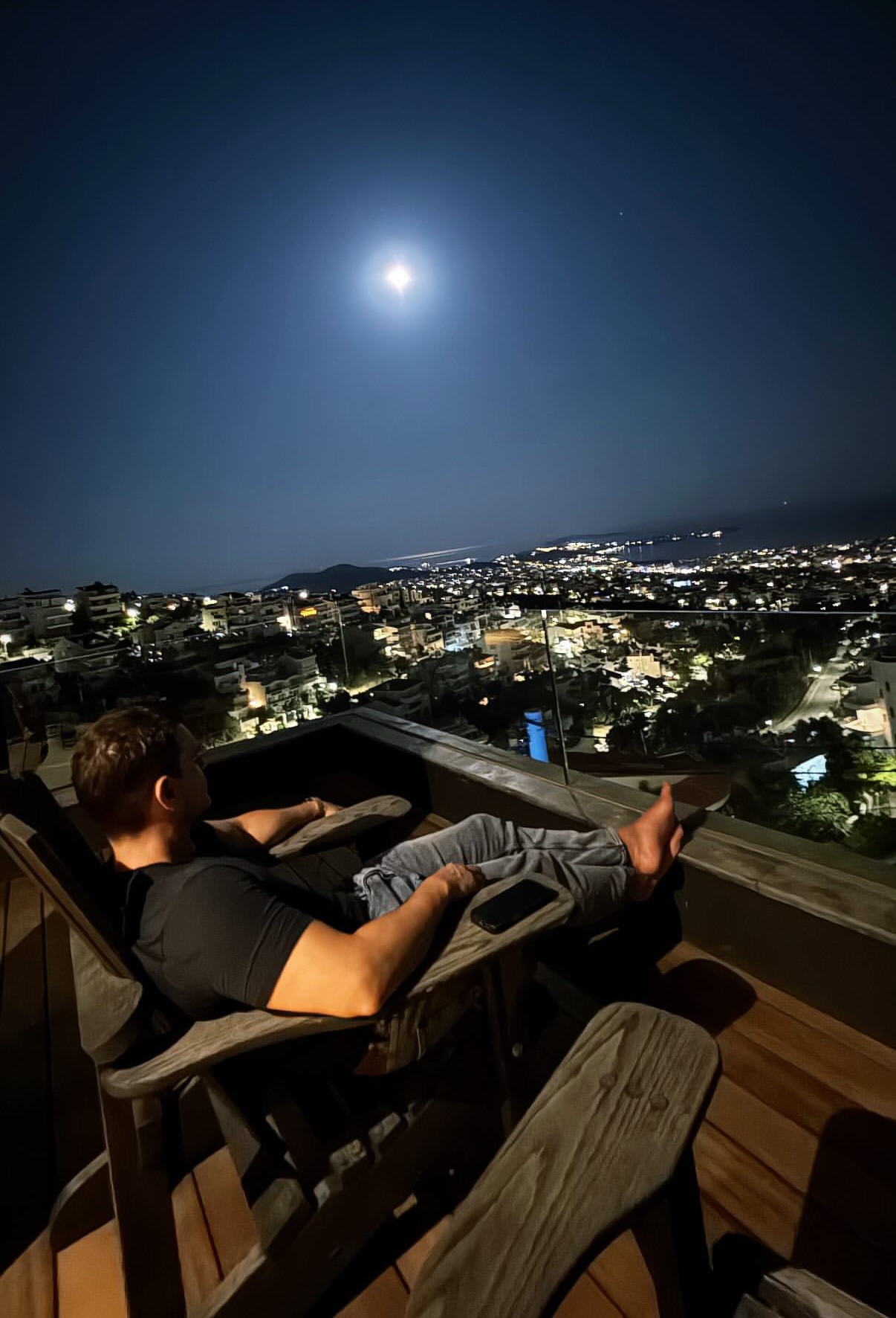 Ο Δημήτρης Φιντιρίκος κάτω από την Πανσέληνο