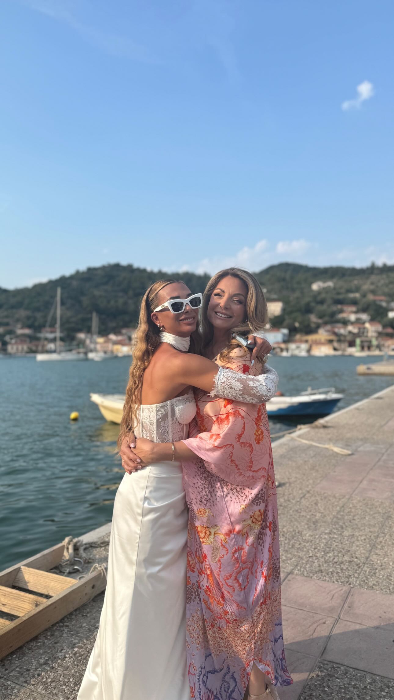 Η Άντζελα Γκερέκου κουμπάρα σε γάμο