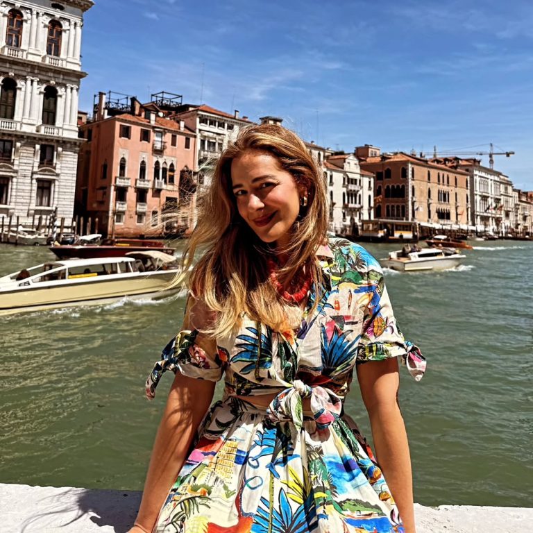 Η Νατάσα Μποφίλιου σε ταξίδι της