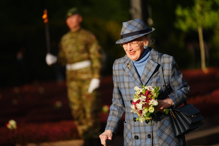 H βασίλισσα Margrethe της Δανίας φθάνει για την επιμνημόσυνη δέηση στην 80ή επέτειο από την απελευθέρωση της χώρας, στο Ryvangen Memorial Park στην Κοπεγχάγη, 4 Μαΐου 2025