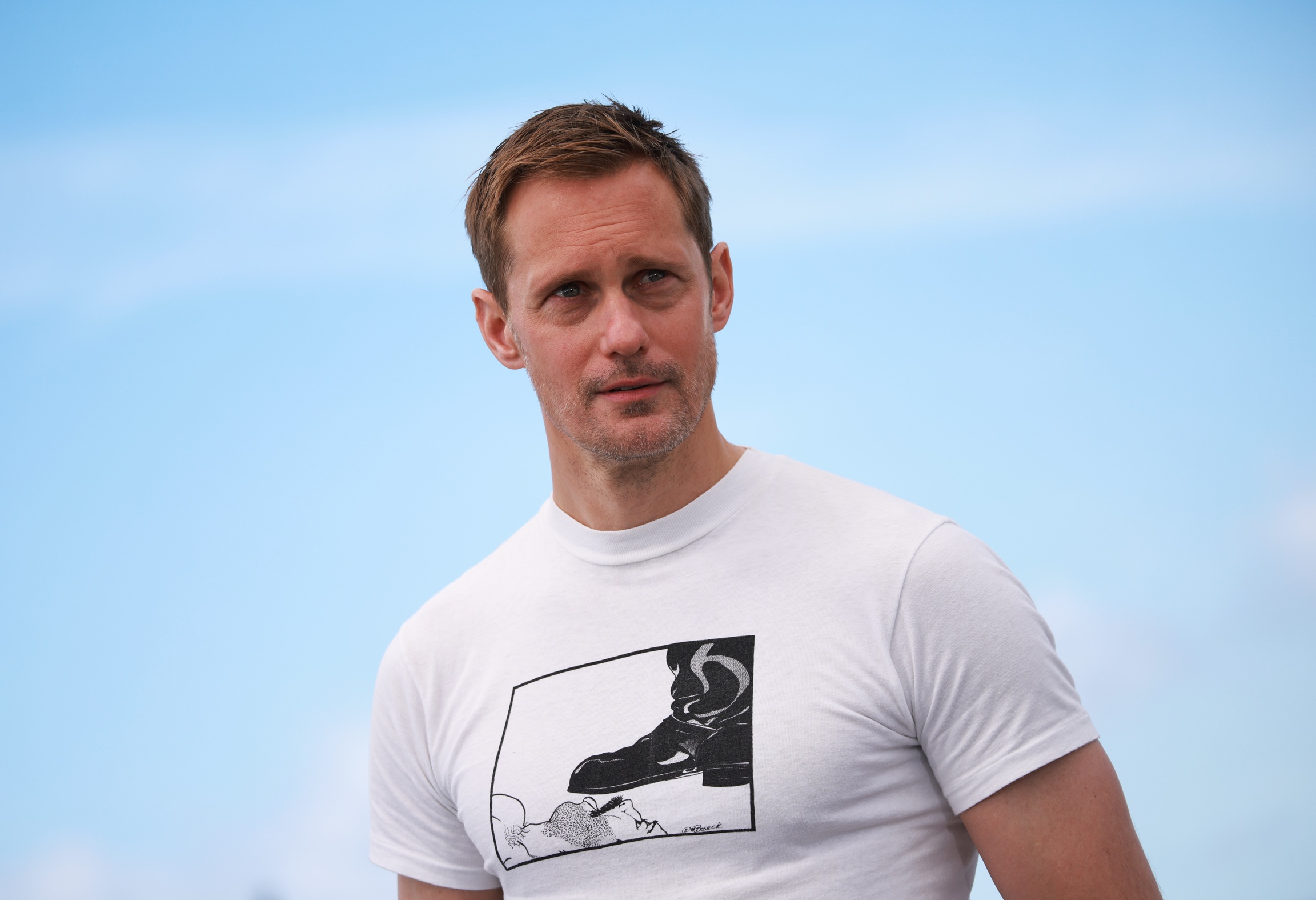 O Alexander Skarsgard στο photocall του "Pillion" στο πλαίσιο του 78ου Φεστιβάλ Καννών, 18 Μαΐου 2025