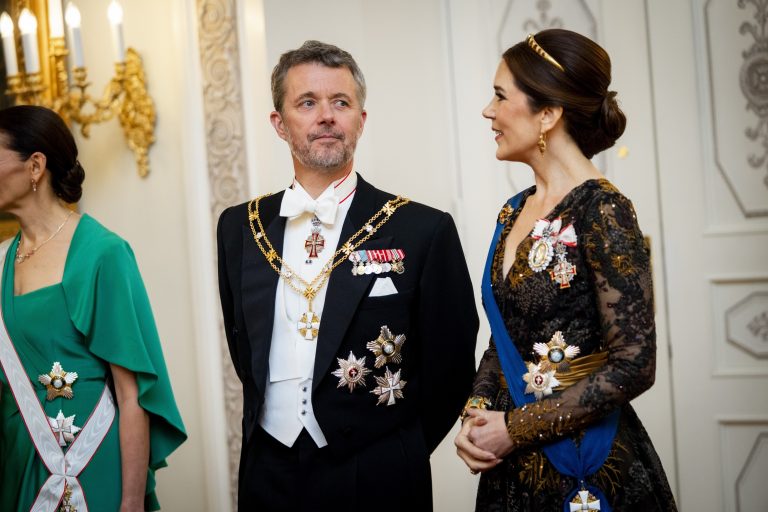 O βασιλιάς Frederik και η βασίλισσα Mary σε επίσημο δέιπνο στο Προεδρικό Παλάτι του Ελσίνκι, 4 Μαρτίου 2025