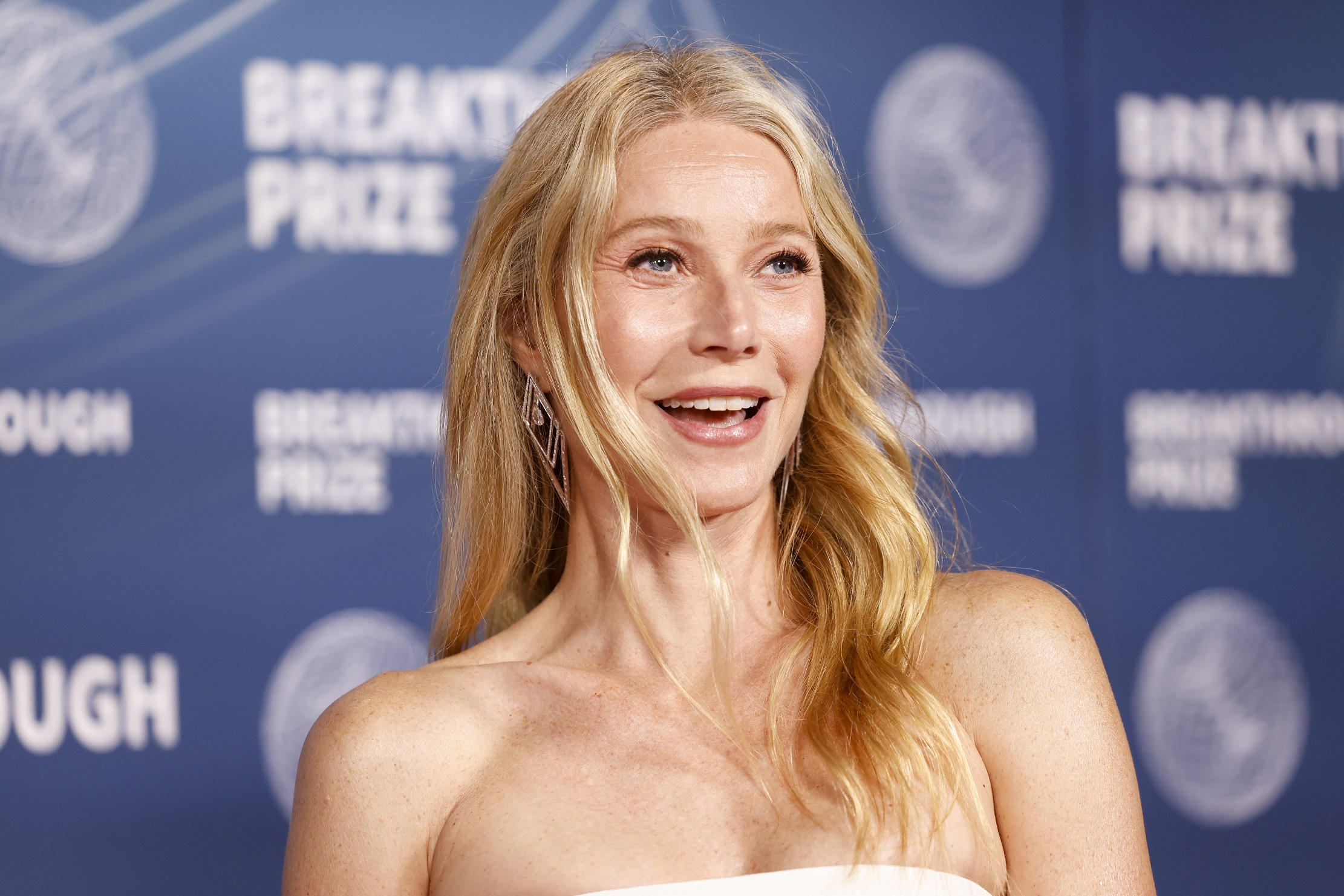 H Gwyneth Paltrow στην τελετή για το Breakthrough Prize που διοργανώθηκε στο Barker Hangar της Σάντα Μόνικα, Καλιφόρνια, 5 Απριλίου 2025