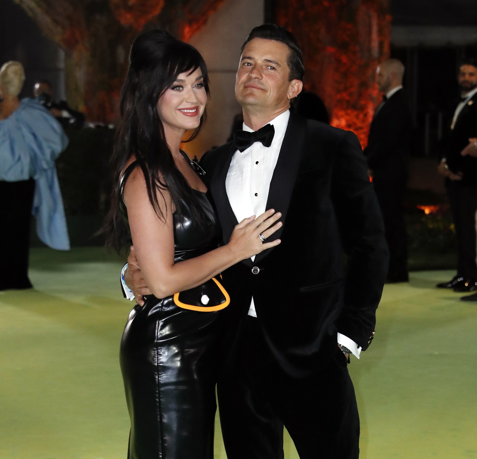 Ο Orlando Bloom και η Katy Perry ποζάρουν στο κόκκινο χαλί στο γκαλά στο Μουσείο Ακαδημίας Κινηματογράφου, στις 25 Σεπτεμβρίου 2021