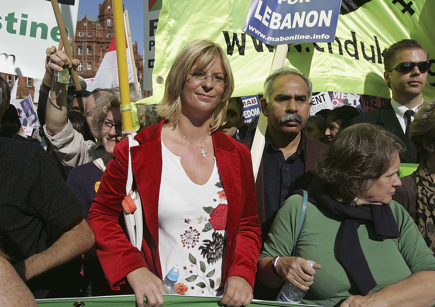 H Lauren Booth συμμετέχει σε διαδήλωση κατά του πολέμου στην πορεία γύρω από το κέντρο της πόλης του Μάντσεστερ την παραμονή του Συνεδρίου του Εργατικού Κόμματος στις 23 Σεπτεμβρίου 2006, Μάντσεστερ, Αγγλία.