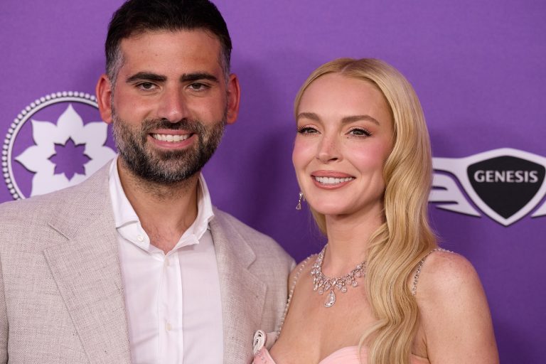 H Lindsay Lohan και ο σύζυγός της, Bader Shammas στην πρεμιέρα της ταινίας της Disney "Freakier Friday" στο El Capitan Theatre του Λος Άντζελες, 22 Ιουλίου 2025