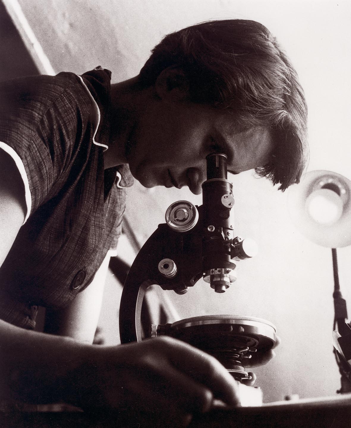 Rosalind Elsie Franklin (1920-1958) ήταν Βρετανίδα χημικός και κρυσταλλογράφος, η οποία είναι περισσότερο γνωστή για τον ρόλο της στην ανακάλυψη της δομής του DNA. 1955.