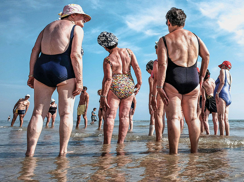 γιαγιάδες στη θάλασσα