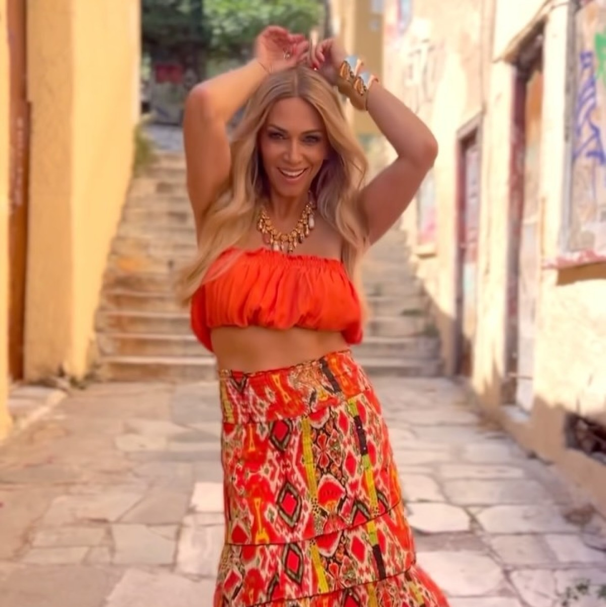 Η Έλλη Κοκκίνου χορεύει