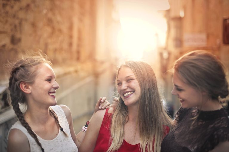 Φίλες περνάνε καλά