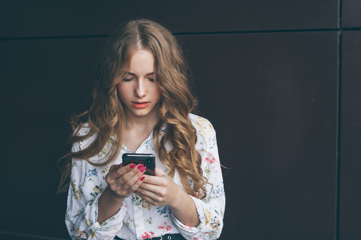 Koρίτσι δέχεται cyberbulling