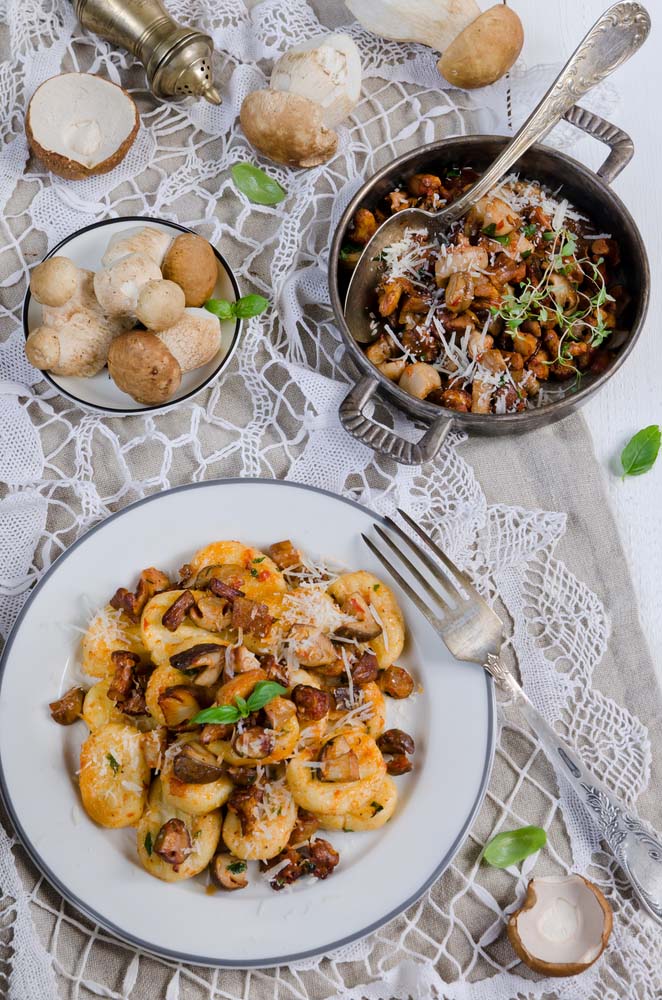 Νιόκι με μανιτάρια και παρμεζάνα