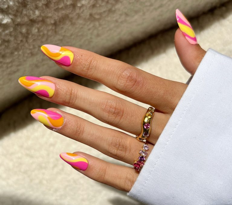 Μανικιούρ με pucci σχέδια φούξια και κίτρινα