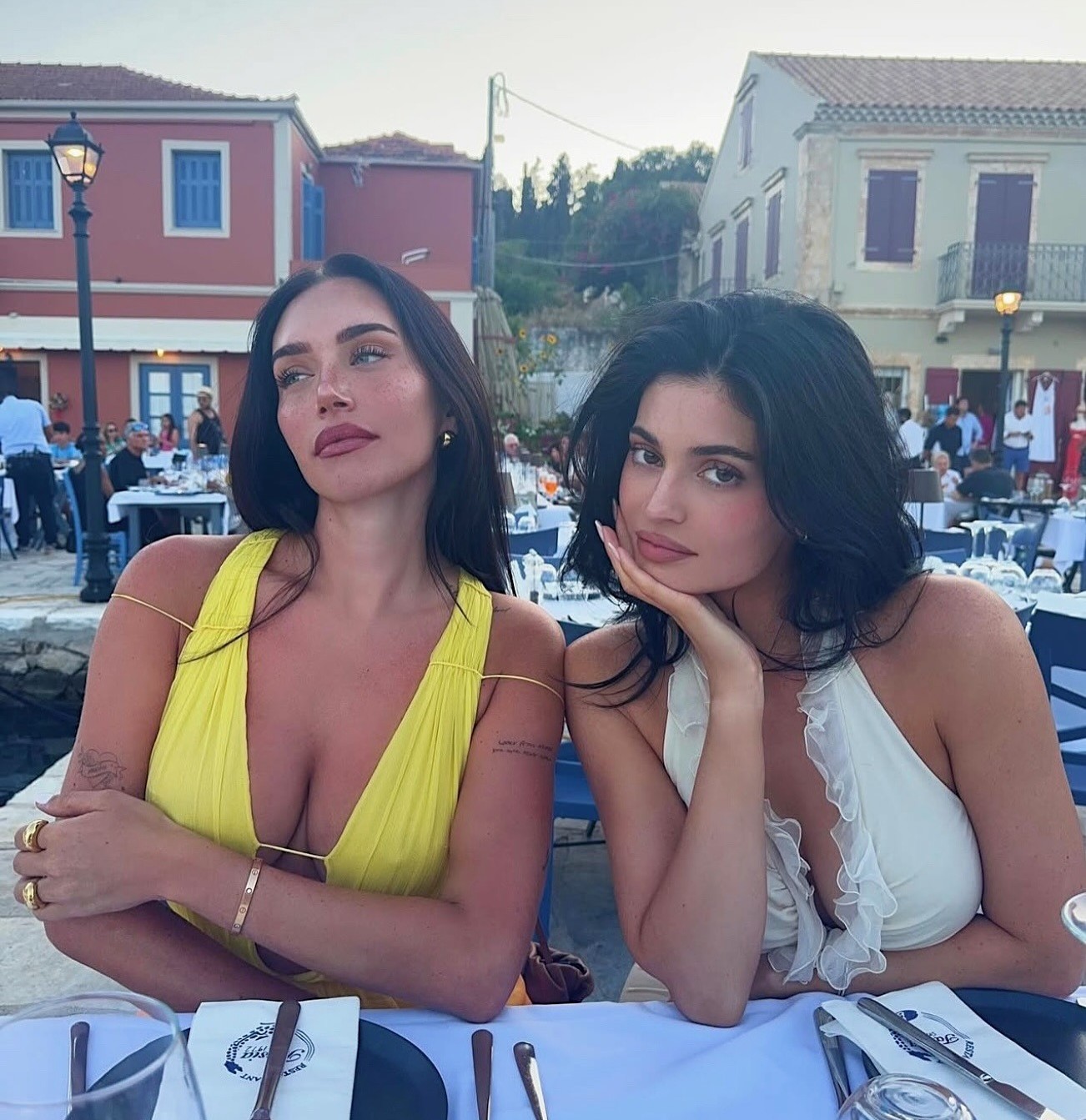 Η Stasey Karanikolaou με την Κylie Jenner καλοκαίρι σε εστιατόριο στην Κεφαλονιά