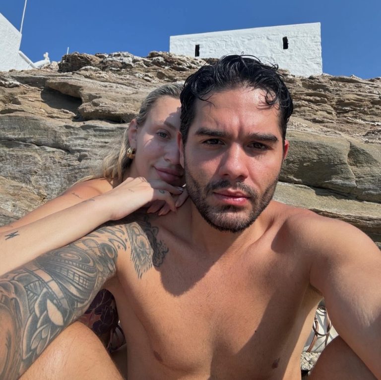 Γαρυφαλλιά Καληφώνη και Χρήστος Μάστορας στις διακοπές