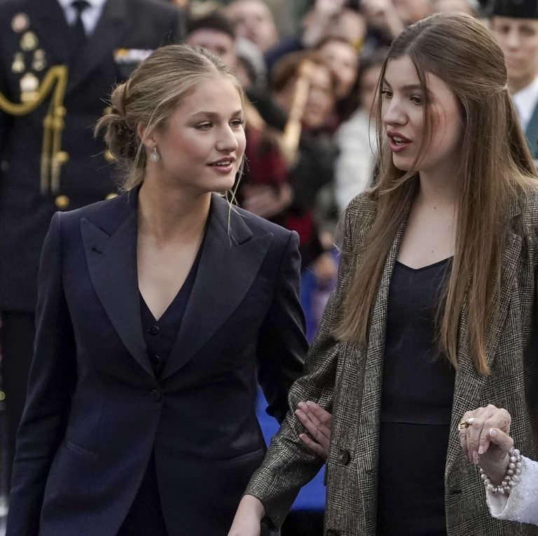 Η πριγκίπισσα Leonor και η πριγκίπισσα Sofia στα Βραβεία της Πριγκίπισσας των Αστουριών 2024 στο Οβιέδο, 25 Οκτωβρίου 2024